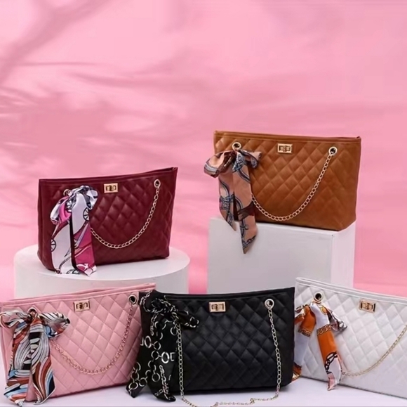 Beige‎ color purse - Picture 2 of 6